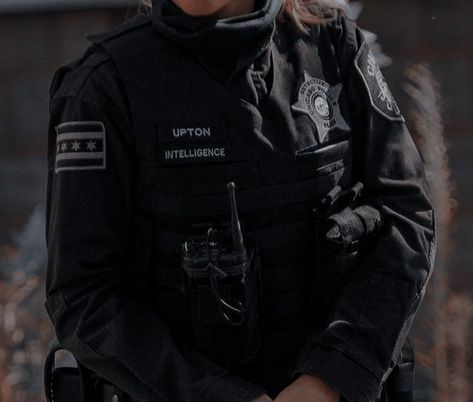 Chicago Police Aesthetic, Policewoman Aesthetic, Criminology Aesthetic, Fbi Aesthetic, Police Officer Boyfriend, Police Aesthetic, Training Aesthetic, Storyboard Ideas, Chicago Aesthetic