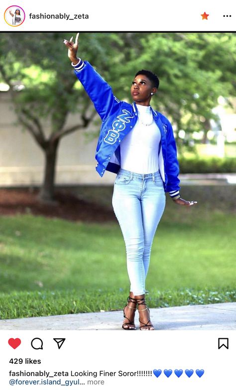 Zeta Photoshoot Ideas, Zeta Phi Beta Poses, Zeta Phi Beta Graduation Pictures, Zeta Phi Beta Sorority, Zeta Phi Beta Photoshoot, Zeta Phi Beta Outfits, Aka Poses, Graduation Shoot Ideas, Greek Ideas