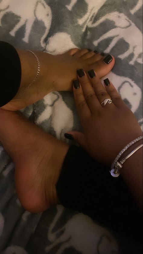 Black Feet Nails Pedicures, Nails And Pedicure Ideas, Mani Pedi Aesthetic, Black Toes And Nails, Black Toes Black Women, Black Toes Polish, Black Nails And Toes, Black Acrylic Toes, Pedicure Black Women