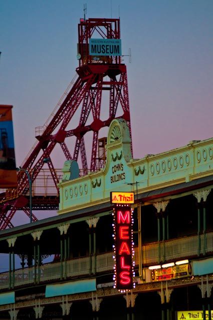 The sunsetting in Kalgoorlie which is the biggest city in the outback of Australia Australian Gothic, Australia Capital, Australian Photography, Nifty Crafts, Mining Town, Australian Capital Territory, Old Pub, Outback Australia, Beautiful Places On Earth