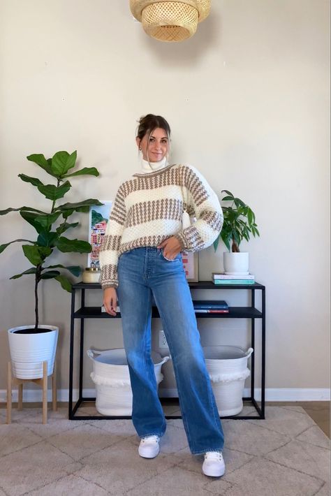 Wide Leg Autumn Outfits, 90s Wide Leg Jeans Outfit Winter, Wide Leg Jeans Outfit Tennis Shoes, Wide Leg Jeans Converse, Wide Leg Jeans With Sweater Outfit, Sweaters With Wide Leg Jeans, Big Leg Jeans Outfit, Wide Leg Jeans Sweater Outfit, How To Style A Oversized Sweater