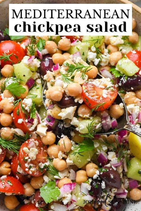 In this Mediterranean chickpea salad recipe, chickpeas, tomatoes, feta and fresh herbs are tossed in a delicious homemade dressing for healthy salad rich in fiber and protein. Recipe Chickpeas, Garbanzo Bean Recipes, Garbanzo Beans Salad, Mediterranean Salad Recipe, Chickpea Salad Recipe, Mediterranean Diet Food List, Greek Chickpea Salad, Mediterranean Chickpea, Pea Salad Recipes