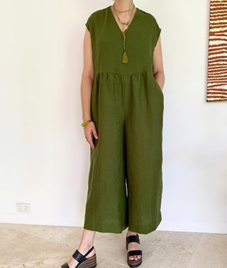 Linen Jumpsuit Pattern, Loose Jumpsuit Pattern, Recycling Clothes, Summer Jumpers, Sewing Garments, Simplicity Patterns Dresses, Summer Jumpsuit, Look Formal, Clothing Diy