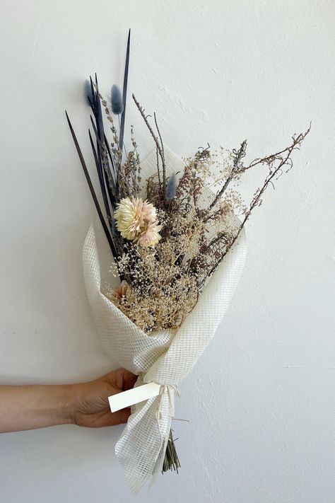 Mother's Day Dried Bouquet — Prism Boutique Making Flower Bouquets, Wedding Bouquets Boho, Dried Bouquet Wedding, Neutral Bouquet, Beach Floral, Australian Flowers, Prism Boutique, Dried Bouquet, Beach Stores