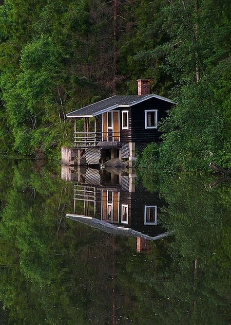 A Little Cabin in the Woods is All We Need (33 Photos) – Suburban Men Little Cabin In The Woods, Lakeside Living, A Small House, Cottage Cabin, Little Cabin, Lake Cottage, Lake Cabins, Cabins And Cottages, Cabin Life