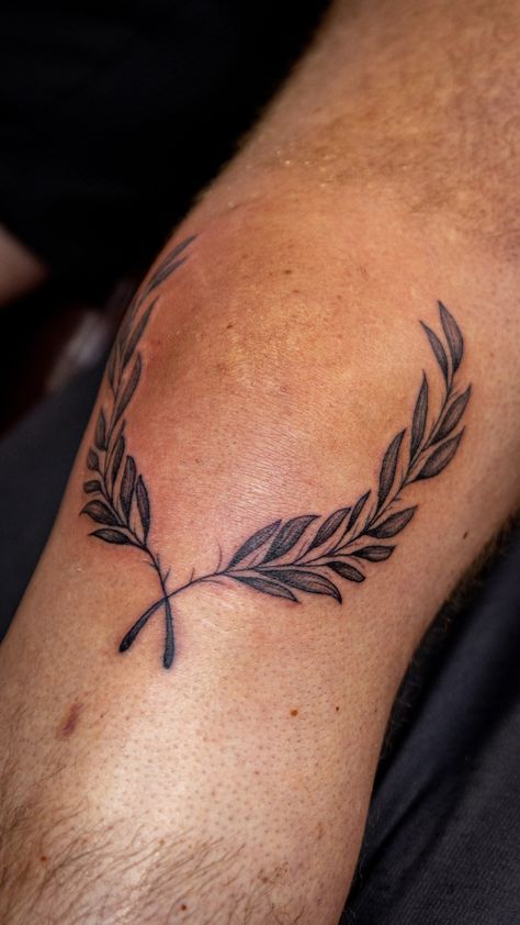 #greektattoo #olivebranchtattoo #olivetattoo #olivebranch #kneetattoo Knee Branch Tattoo, Olive Branch Band Tattoo, Olive Branch Tattoo Leg Wrap, Roman Crown Tattoo, Olive Branch Wreath Tattoo, Olive Leaf Tattoo Arm, Italian Culture Tattoos, Mens Olive Branch Tattoo, Cross With Olive Branch Tattoo