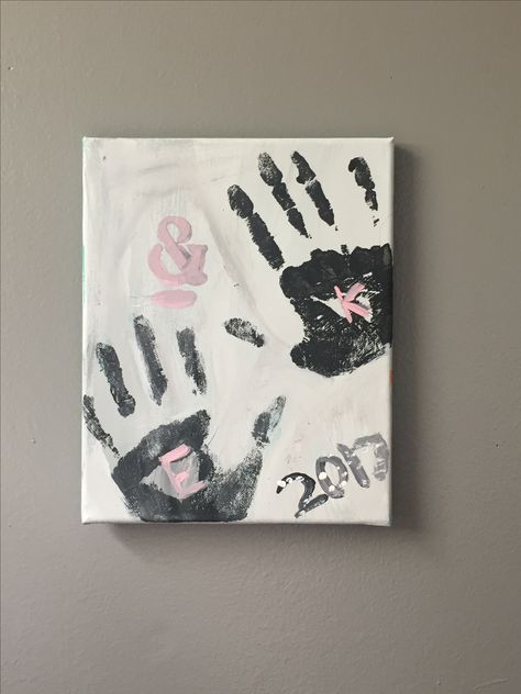 Hand Canvas Painting, Easy Painting For Best Friend, Hand Print Painting Ideas Best Friends, Canvas Hand Print Ideas Best Friends, Bsf Hand Print Painting, Best Friend Paintings To Do Together, Canvas Hand Print Ideas Couples, Couple Canvas Painting Diy Hand Print, Friend Painting Ideas