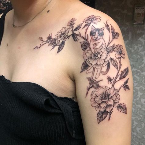 Penguin Tattoo, Cute Cat Tattoo, Panda Tattoo, Tattoo Shoulder, Wild Tattoo, Deer Tattoo, Flower Tattoo Shoulder, Cat Tattoos, Cat Tattoo Designs