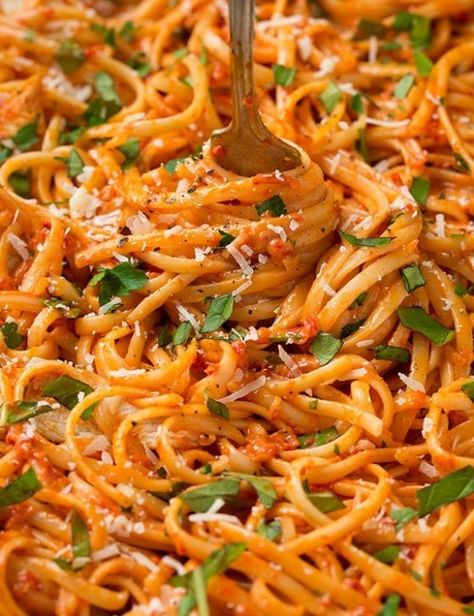 Grilled Chicken Pasta, Roasted Red Pepper Pasta, Red Pepper Pasta, Chicken Cooking, Fettuccine Pasta, Pepper Pasta, Summer Recipes Dinner, Roasted Red Pepper, Chicken Pasta Recipes