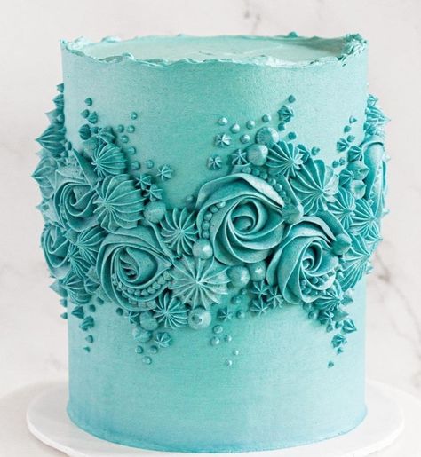 2024 Cake, Tier Cakes, Birthday Cake Decorating Ideas, Baking Decorating, Buttercream Cake Decorating, Elegant Birthday Cakes, Cupcake Cake Designs, Cupcakes Decorados, Simple Cake Designs