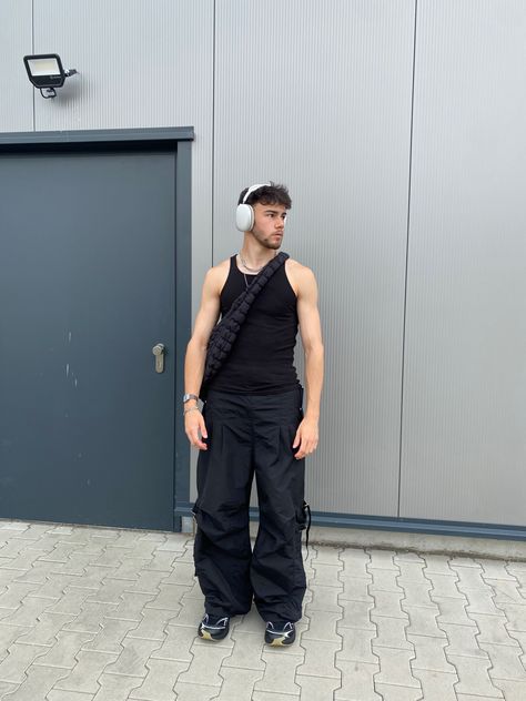 Black Parachute Pants Outfit Men, Parachute Pants Outfit Men, Parachute Pants Men, Blokecore Aesthetic, Puma Velophasis, Aesthetic Pose Ideas, Gorpcore Aesthetic, Parachute Pants Outfit, Pose Ideas Instagram