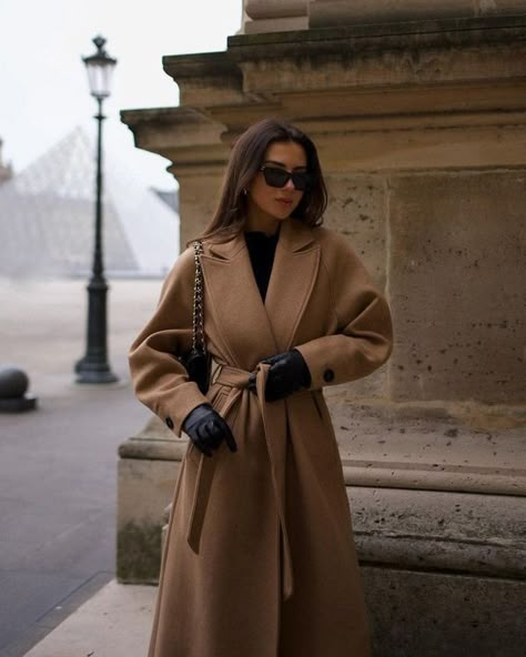 48 hours left see some issues why? Robe Coat Outfit, Wool Coat Outfit Aesthetic, Camel Wool Coat Outfit, Italian Winter Fashion, Winter Classy Outfits, Wool Coat Outfit, Old Money Fall, Business Shoot, Camel Coat Outfit