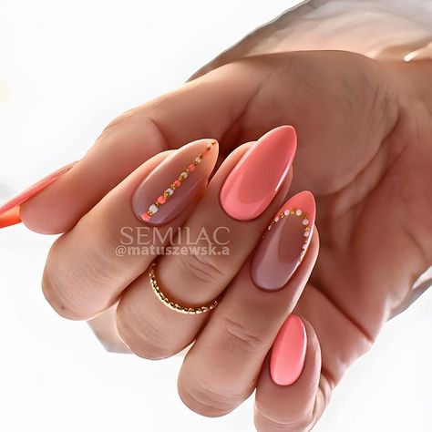 Karolina Matuszewska on Instagram: “Hybrydy @semilac ; 581, 427, 428,001, 300 + folia 😘” New Summer Nail Trends, Peach Almond Nails With Design, Coral Summer Nails Designs, Peach Coral Nails, Peach French Nails, Summer Acrylic Nails Ombre, Summer Elegant Nails, Nails Peach Color, Coral French Tip Nails