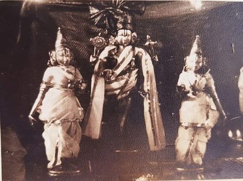 Old pic of Malayappa Malayappa Swamy, Rama Lord, Venkateswara Temple, Lord Jagannath, Devotional Reading, Lord Balaji, Indian Sculpture, Devi Durga, Lord Vishnu