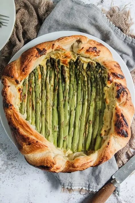 Asparagus Galette, Chicken Quiche, Spring Lunch, Salmon Spices, Galette Recipe, Foreign Food, Spring Brunch, Salmon Salad, Spring Vegetables