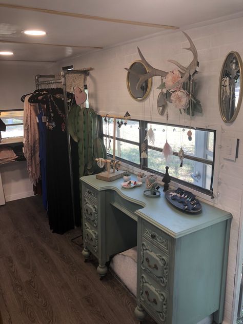 Camper Boutique Mobile Shop, Rv Boutique, Boutique Camper, Chalk Painted Vanity, Camper Boutique, Mini Boutique Store Ideas, Trailer Boutique, Bus Boutique, Boutique Truck