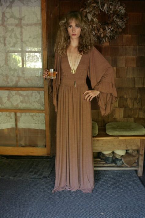 Stile Hippie Chic, Looks Hippie, Look Boho Chic, Mode Hippie, Estilo Hippie, Plunge Dress, Bohol, 70s Dress, Grunge Goth