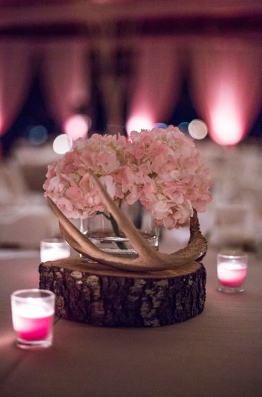 Rustic Wedding Centerpiece | Pale Pink Hydrangeas | Deer Antler Centerpiece | Wood Slab | Rustic Chic Wedding @brevandyke Antler Centerpiece, Decorating With Antlers, Kitchen Table Centerpiece, Camo Wedding, Rustic Wedding Centerpieces, Pink Hydrangea, Rustic Chic Wedding, Western Wedding, Wedding Centerpiece