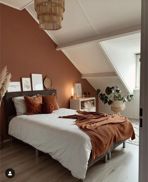 Terracotta Interior Design, Terracotta Bedroom, Vintage Apartment Decor, Barn Bedrooms, Vintage Apartment, Curated Home, Bedroom Wall Colors, Bedroom Renovation, Home Space