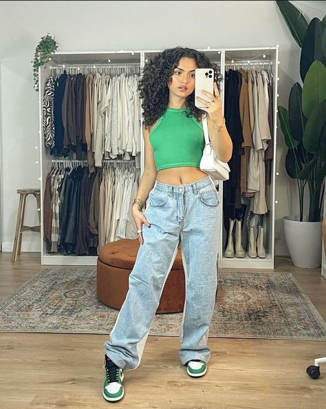 Olivia Calabio, Warm Autumn, Fashion 2020, Lookbook Outfits, Fashion Sense, Cute Hairstyles, Hair Inspiration, Harem Pants, Mom Jeans