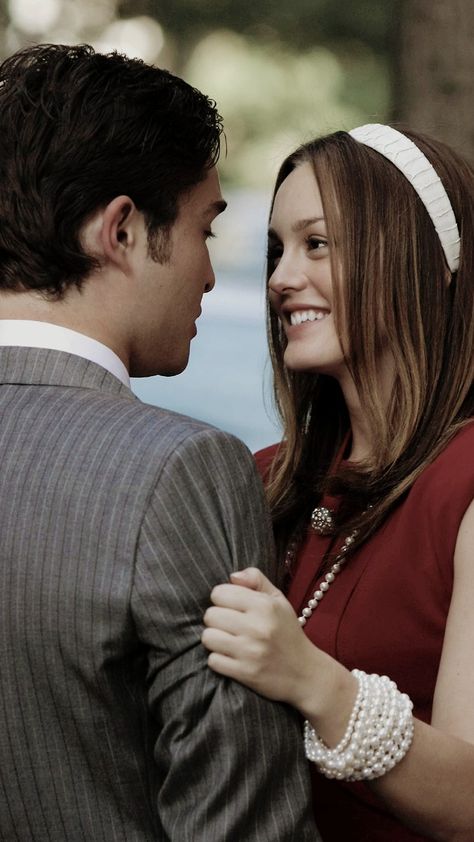 Chuck Y Blair, Mode Gossip Girl, Estilo Blair Waldorf, Estilo Gossip Girl, Blair Waldorf Aesthetic, Tiktok Quotes, Blair And Serena, Stile Blair Waldorf, Gossip Girl Blair