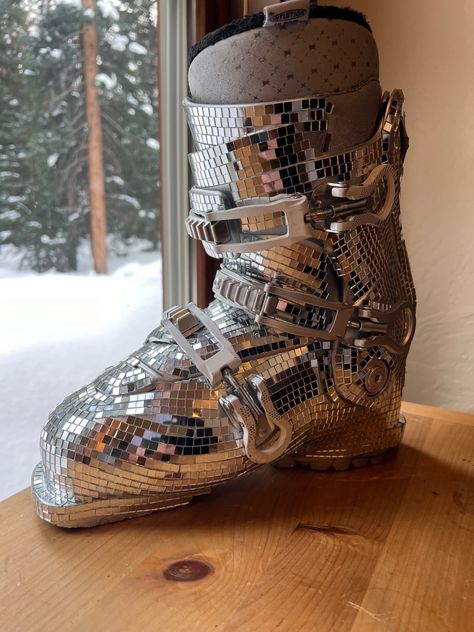 Disco Ball Ski Boot Wimter Boots, Ski Apres Party, Apres Ski Bachelorette, 70s Ski, Décor Ski, Ski Fits, Ski Fit, Ski Shoes, Ski Resort Wedding