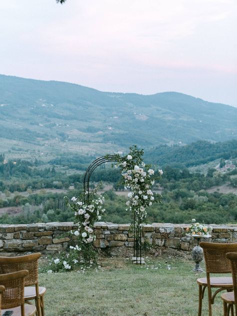 Creative Wedding Arch, Garden Arch Wedding, Tatyana Kochnova, Wedding Flower Types, Whimsy Wedding, Monochromatic Flowers, Floral Arch Wedding, Wedding In Tuscany, Florals Wedding