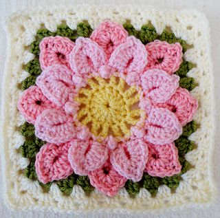 Crochet Dahlia, Crochet Flower Granny Square Pattern, Dahlia Pattern, Yarn Projects Crochet, Crochet Flower Squares, Annie's Crochet, Flower Granny Square, Crocodile Stitch, Crochet Square Patterns