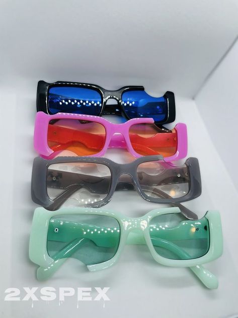 Pretty Sunglasses, Classy Glasses, Fancy Glasses, Trendy Shades, Nike Shoes Air Force, Bratz Inspired Outfits, Trendy Glasses, نظارات شمسية, Cute Glasses