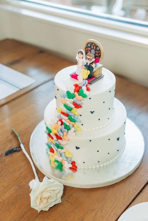 Up Wedding Cake, Up Themed Wedding Cake, Up Theme Wedding, Up Wedding, Disney Up Wedding Cake, Up Movie Wedding Theme, Up Themed Wedding, Up Wedding Theme, Wedding Cake Disney Theme