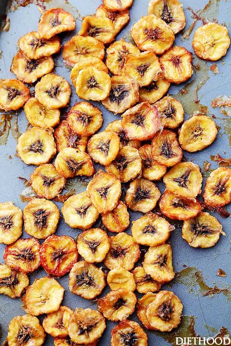 Baked Banana Chips, Banana Chips Recipe, Banana Recipes Overripe, Healthy Chips, Overripe Bananas, Healthy Recipe Videos, Banana Chips, Baked Banana, Chips Recipe