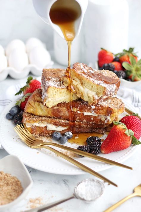 Stuffed French Toast Recipe, Churro French Toast, French Toast Sandwich, Stuffed French Toast, How To Make Sandwich, Weekend Breakfast, French Toast Recipe, Fun Treats, Toast Recipes