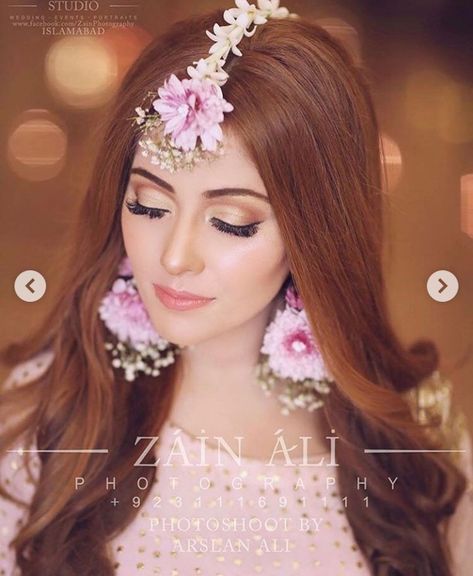 Party Makeup Asian, Party Dress Pakistani, Makeup Ideas Summer, Asian Wedding Hair, Party Makeup Ideas, Flower Jewellery For Mehndi, Wedding Hairs, Fresh Flower Jewelry, Makeup Asian