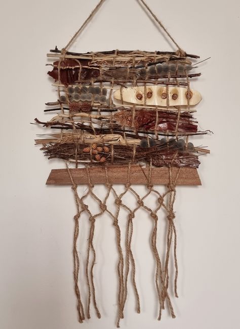 Natural Wall Art Hanging Eco Craft Art Using Natural Materials, Woodsy Artwork, Stick Weaving Projects, Weaving Branches, Seed Pods Art, Nature Weaving, Yarn Art Projects, Circular Weaving, Weaving Loom Diy