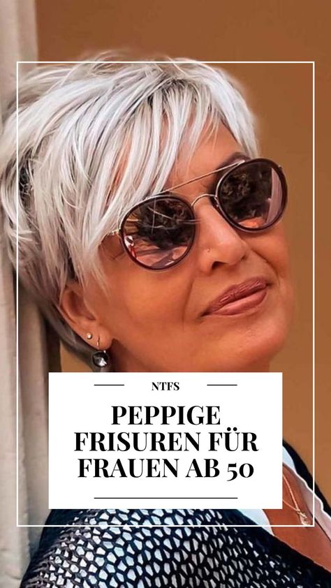 Peppige Frisuren Für Frauen ab 50. Haarschnitte, die verjüngen. Frisuren 2022 Frauen ab 50. Kurzhaarfrisuren Frauen ab 50. #haare #frisuren #mode #ü40 #ü50 #ü60 #stiltipps #stilfragen #haartrends Haircuts For Over 50, Mode Over 50, Moda Over 50, Moda Over 40, Bob Pixie Cut, Blonde Bobs, Fashion Over 40, Cool Haircuts, Short Haircuts