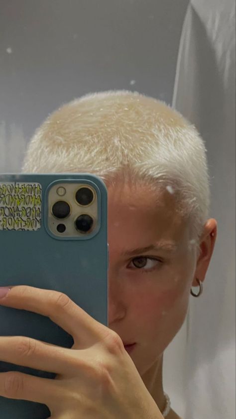 Bleach Shaved Head, Halsey Buzzcut, Female Buzzcut Dyed, Platinum Buzzcut Women, Long Buzz Cut Woman, White Buzzcut, Platinum Blonde Buzzcut, Grown Buzzcut, Blonde Shaved Head