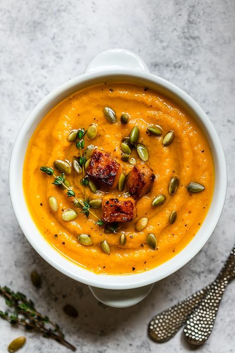 Cozy up with a steaming bowl of velvety roasted butternut squash and carrot soup with fennel. It's the ultimate winter comfort food. Butternut Squash Soup Photography, Butternut Squash And Carrot Soup, Squash And Carrot Soup, Vegetarian Diet Recipes, Christmas Food Ideas, Fennel Soup, Carrot Dip, Butternut Soup, Roasted Butternut Squash Soup