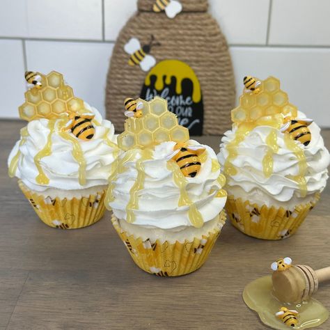 Honey Bees mean spring is springing! Listing is for ONE Fake Honey Bee Cupcake!  Add this super cute honey bee cupcake to your bee display!  This cupcake is made up of a yellow bee cupcake liner, with faux batter, faux white frosting, topped with a honeycomb and a little bee on top, a larger bee, and honey dripping all over the cupcake. Bee Cake Pops, Bumble Bee Cupcakes, Bee Tiered Tray Decor, Honey Cupcakes, Bee Tiered Tray, Bee Cupcakes, Honey Bee Baby Shower, Baby Shower Sweets, Bee Cakes