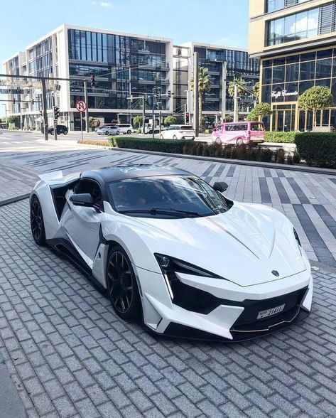 Girl Car Decor, Car Rides Aesthetic, Rides Aesthetic, Riding Aesthetic, Car Riding, Cars Anime, Show Cars, Lykan Hypersport, Classy Cars