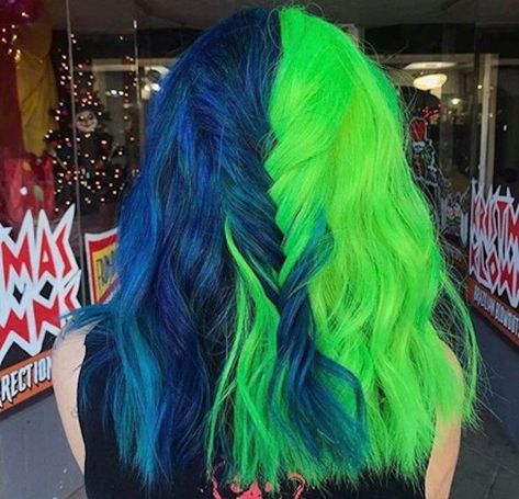 Half And Half Hair Color Vibrant, Green Split Dye, Hair Split Dye, Halloween Hair Dye, Colorful Dyed Hair, Half And Half Hair Color, Half Hair Color, Split Dye Hair, Fox Hair Dye