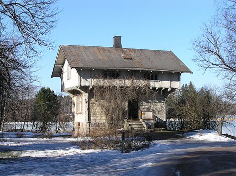 Traditional Finnish house, Seurasaari island, Helsinki | Flickr - Photo Sharing! Finnish Cabin, Finland House, Finnish House, Wattle And Daub, Interrior Design, House On Stilts, Russian Architecture, Nordic Scandinavian, Vernacular Architecture