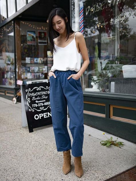 Summer Tops | Vancouver Street Style | little Mountain Vancouver Vancouver Street Style, Spring Vancouver, Vancouver Lifestyle, Vancouver Chinatown, Pnw Style, Vancouver Travel Guide, Ripped Pants, Vancouver Fashion, Academia Style