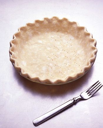 Prebaking, or blind baking, means to bake a crust before filling it. The technique is often used with single-crust pies. It is useful when the filling doesn't need to bake as long as the crust or would make an unbaked crust soggy. Some recipes have you partially bake the crust, while others call for it to be completely baked. Creative Pie Crust Designs, Blind Bake Pie Crust, Creative Pie Crust, My Country Table, Cream Cheese Pound Cake Recipe, Baking Pumpkin, Crust Designs, Pie Crust Recipe Easy, Pie Crust Designs