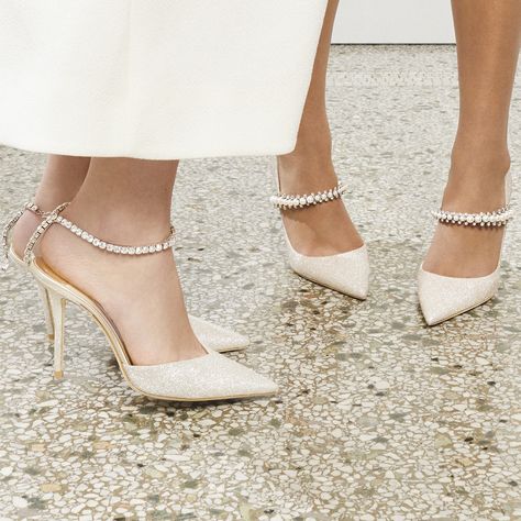 Jimmy Choo on Twitter: "Explore our bridal collection and make your day truly unforgettable. Featuring SAEDA and BAILY #IDOINCHOO https://t.co/5w6disHgGt… https://t.co/0drUMFap10" Jimmy Choo Wedding Shoes, Sparkly Wedding Shoes, Stars D'hollywood, Jimmy Choo Bridal, Fun Wedding Shoes, Designer Wedding Shoes, Sparkly Wedding, Wedding Guest Shoes, Wedding Dress Pictures