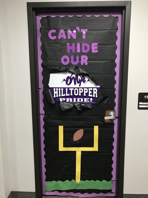 Homecoming door decoration Homecoming Doors High School, School Pride Door Decorations, Homecoming House Decorations, Football Themed Door Decorations, Hoco Door Ideas, Door Decorations Classroom Homecoming School Spirit, Door Decorations Classroom Homecoming, Hoco Door Decorating Football, Uca Camp Door Decorations