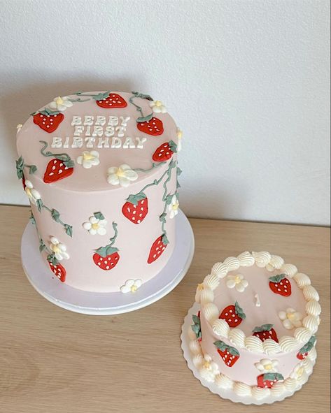 Strawberry And Daisy Cake, Smash Cake Strawberry Theme, Strawberry 1st Birthday Party Cake, Strawberry Birthday Smash Cake, A Berry Sweet Baby Is On The Way Cake, Strawberry Cake Theme, Strawberry Cake Smash Photography, Berry First Smash Cake, Strawberry Birthday Cupcakes