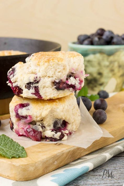 You’ll love this easy recipe for biscuits!! Big Biscuit Recipe, Pecan Pie Bread Pudding, Biscuits Homemade, Blueberry Oatmeal Bake, Blueberry Biscuits, Cheddar Biscuits, Biscuit Bread, Crowd Pleasing Recipes, Tea Biscuits