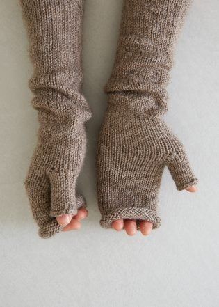 How To Knit Hand Warmers, Knit Hand Warmers, Fingerless Gloves Knitted Pattern, Fingerless Gloves Crochet Pattern, Glove Pattern, Knit Leg Warmers, Gloves Pattern, Purl Soho, Fingerless Mitts