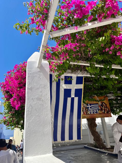 Greece Flowers, Greece Aesthetics, Greek Sun, Greek Dancing, Greek Flowers, Mediterranean Aesthetic, Greece Trip, Greek Summer, Greece Summer