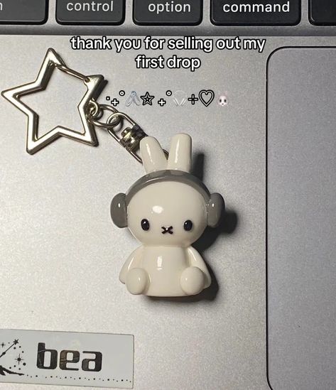 Crea Fimo, Clay Keychain, Pinterest Diy Crafts, Tanah Liat, Clay Diy Projects, Clay Crafts Air Dry, Cute Polymer Clay, Pottery Crafts, Cute Clay